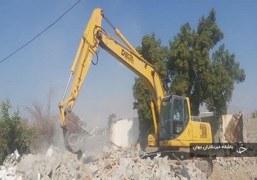 پنج ساختمان مرتبط با قاچاق سوخت در روستای ایسین بندرعباس تخریب شد