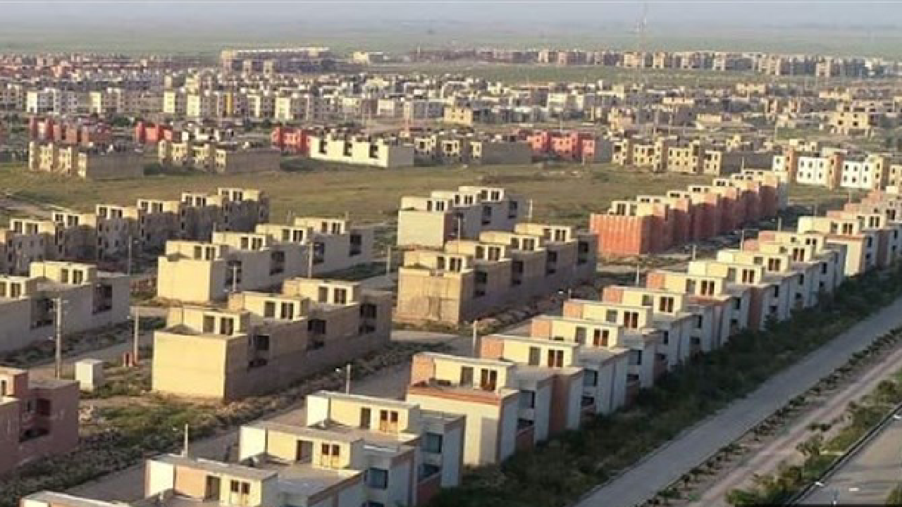 در یک ماه اخیر حدود ۳۰ خانوار در شیرین شهر ساکن شدند