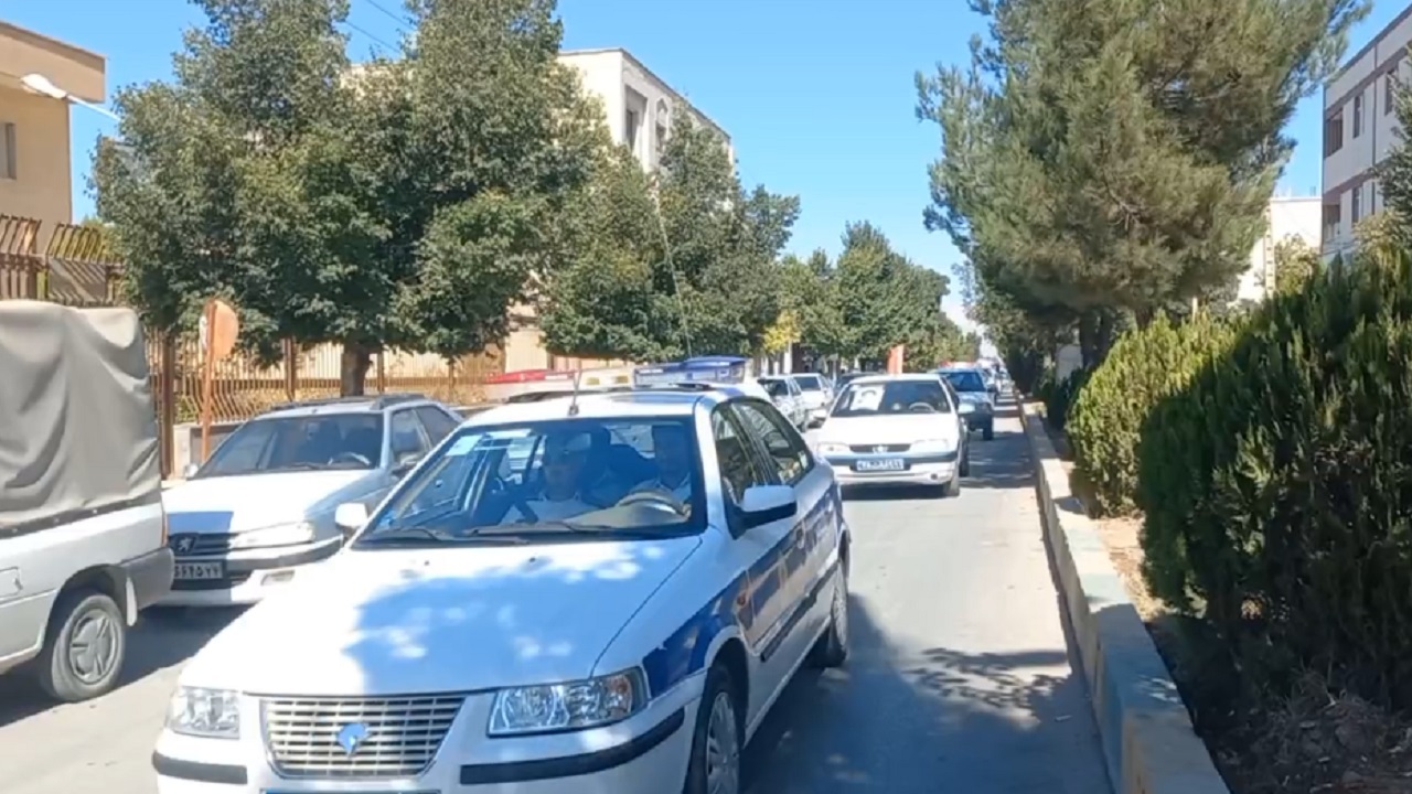 رژه خودرویی همزمان با هفته دفاع مقدس در اردل + فیلم