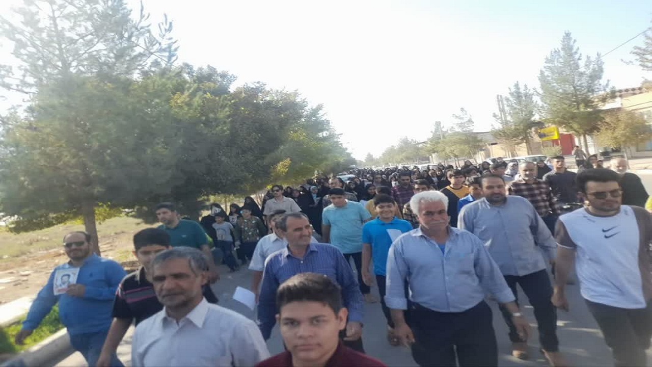 همایش پیاده روی خانوادگی در میبد