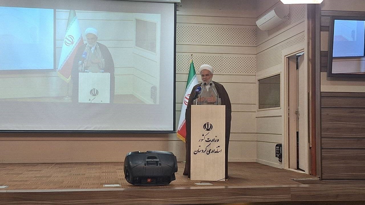 نماینده ولی فقیه در کردستان: مدار با مردم در صدر وظایف مسئولان باشد