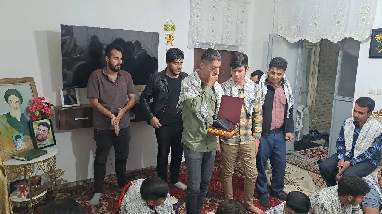 تجلیل از خانواده شهید تجلیل از خانواده شهید