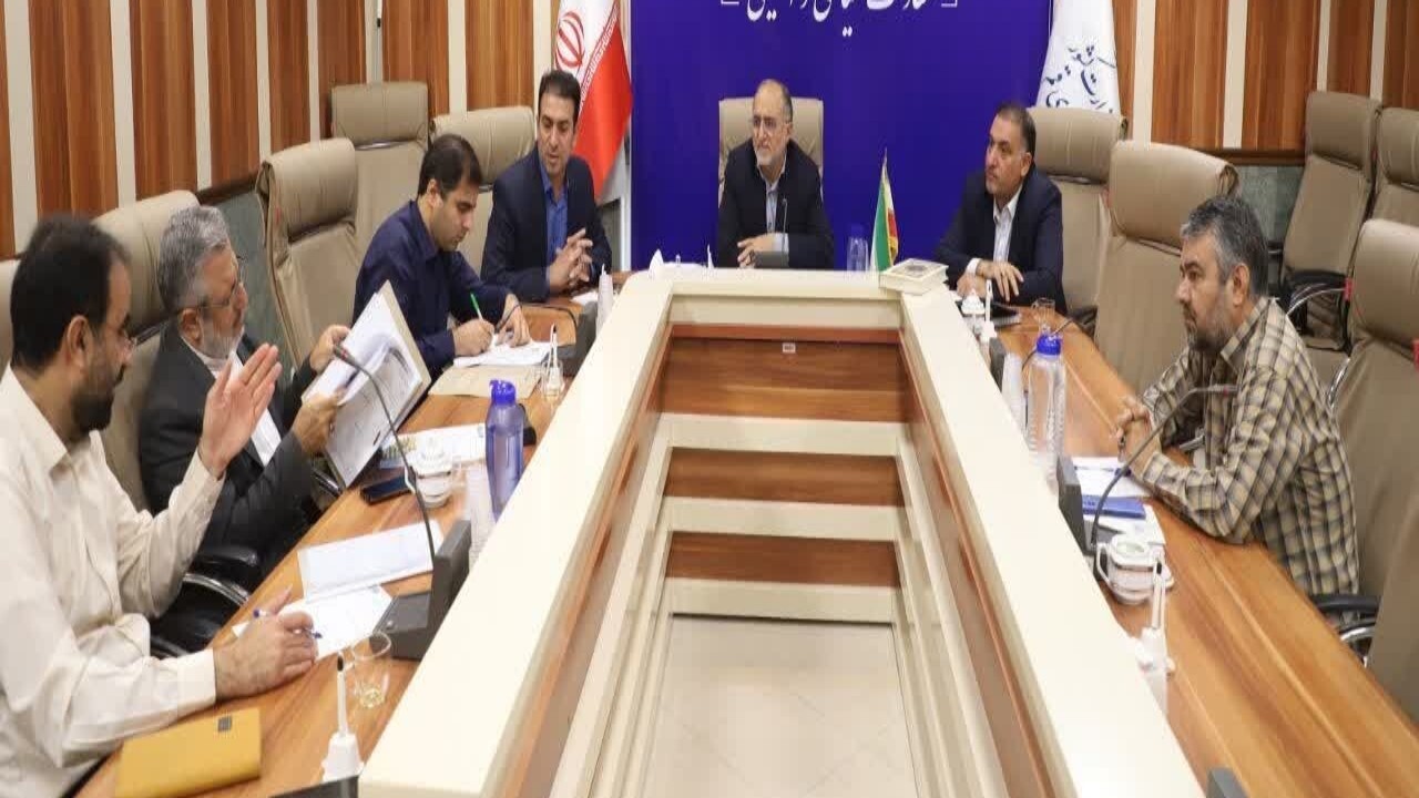 تأکید استانداری قم بر شفاف سازی فعالیت های اقتصادی اتباع