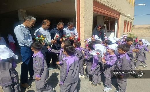 قدردانی نوآموزان پیش دبستانی از پرسنل آتش نشانی خاتم + عکس قدردانی نوآموزان پیش دبستانی از پرسنل آتش نشانی خاتم + عکس