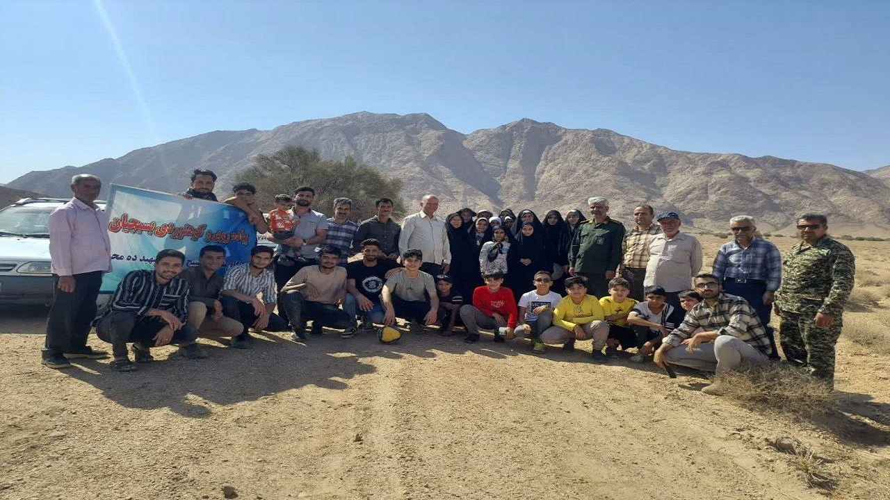 برگزاری همایش پیاده‌روی به مناسبت هفته دفاع مقدس در روستای ده‌محمد + عکس
