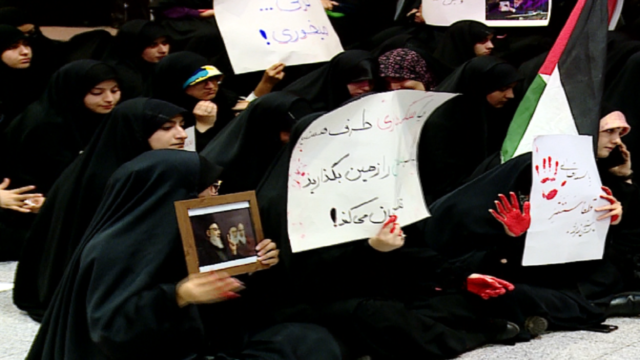 تجمع شبانه دانشجویان در فرودگاه تبریز