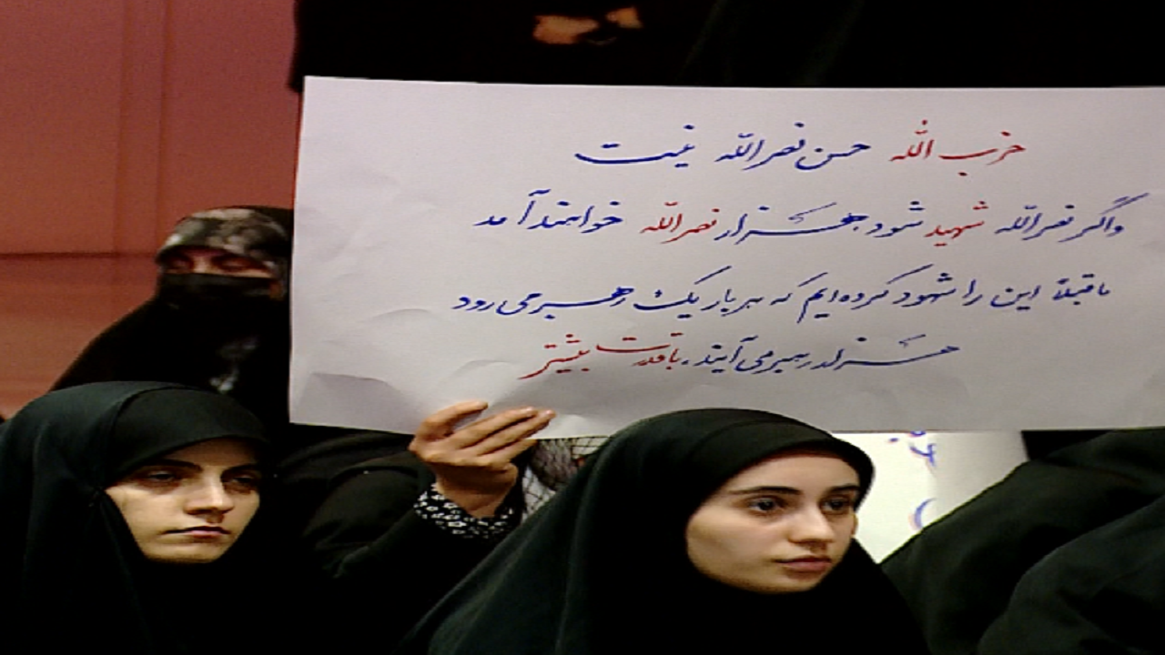 تجمع شبانه دانشجویان در فرودگاه تبریز