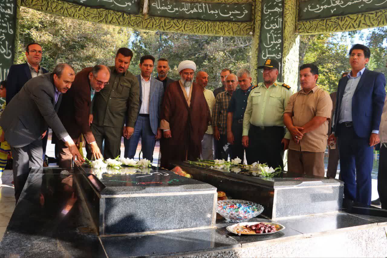 گل افشانی مزار شهدا