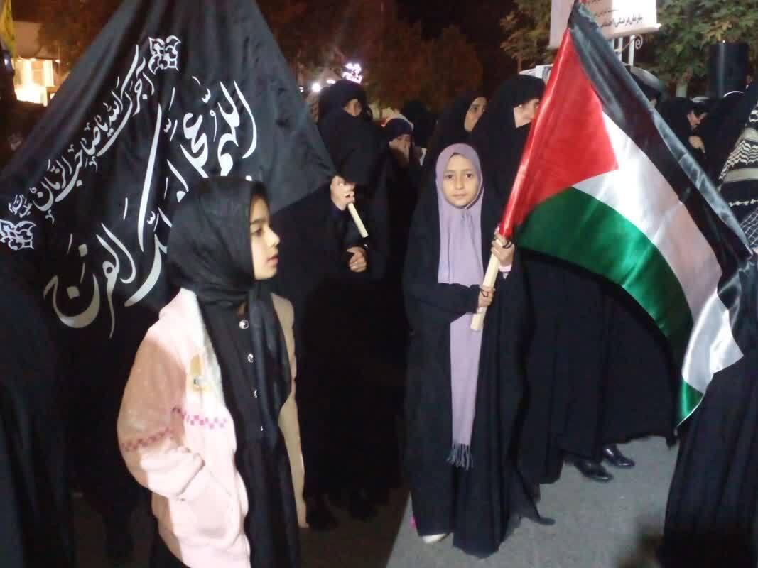 حضور دختران در مراسم حمایت از فلسطین