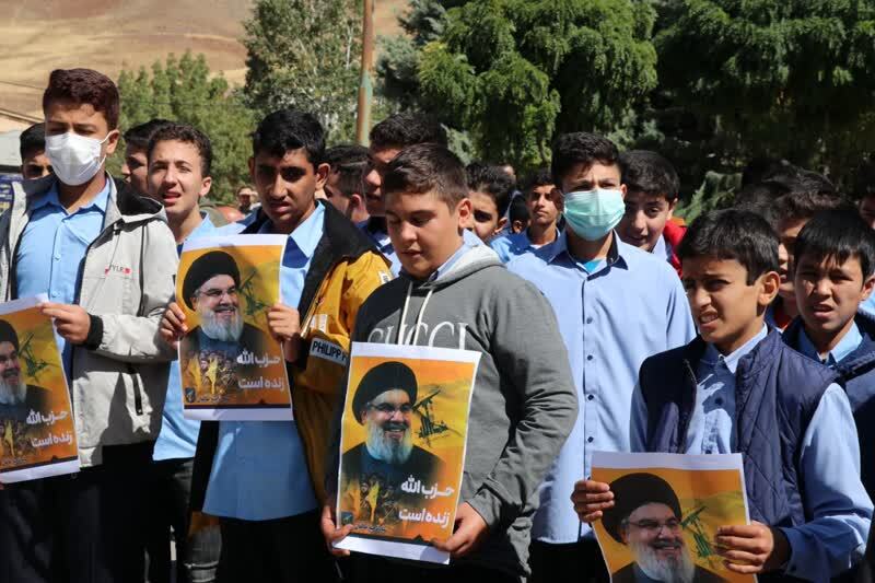 حضور دانش آموزان در مراسم راهپیمایی شهادت سید حسن نصرالله