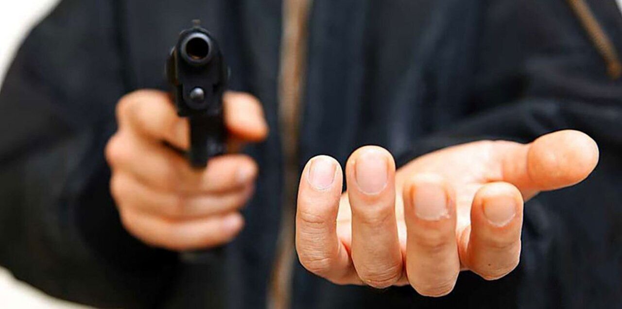 عامل تهدید و سرقت مسلحانه در پمپ بنزین رودبار جنوب بازداشت شد