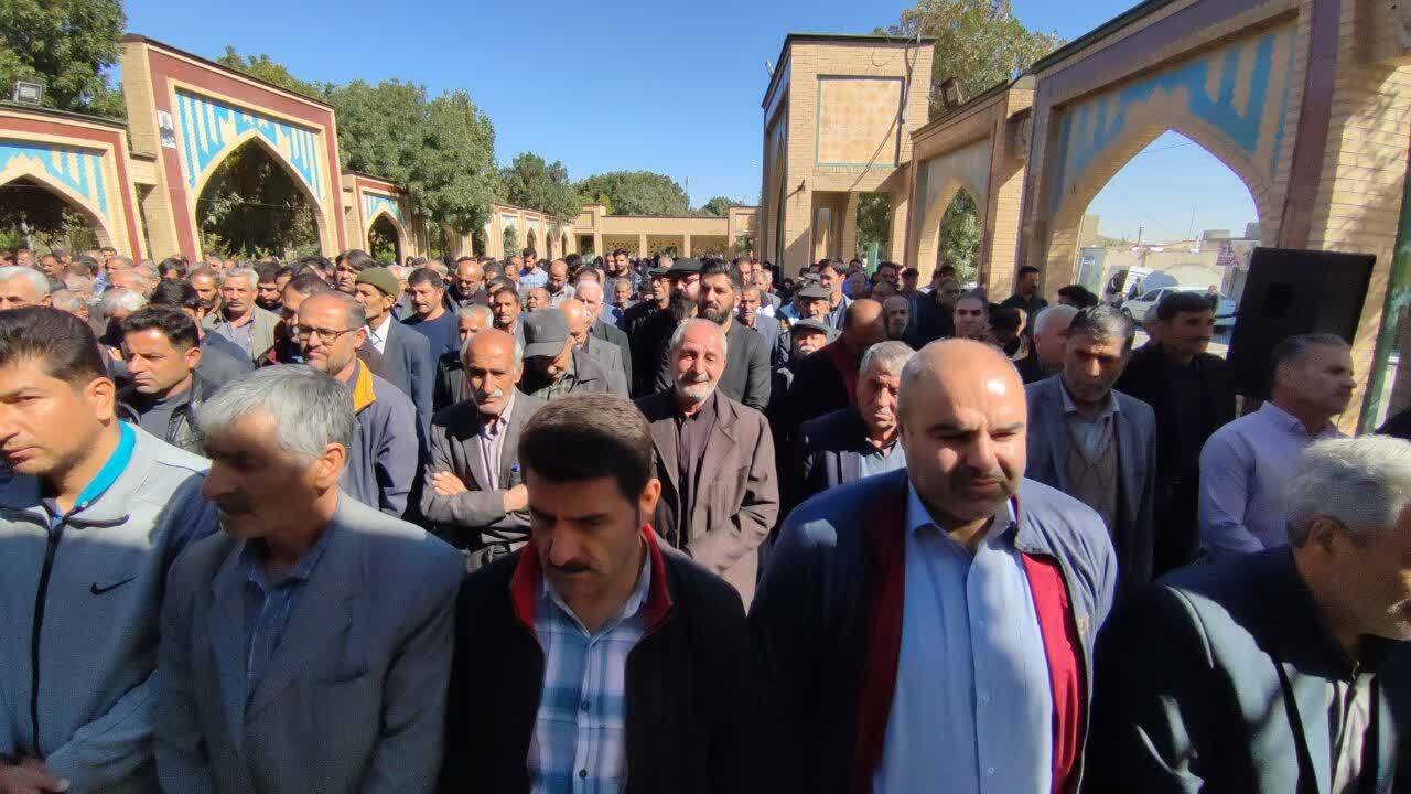 حضور مردم در مراسم تشییع مادر شهید