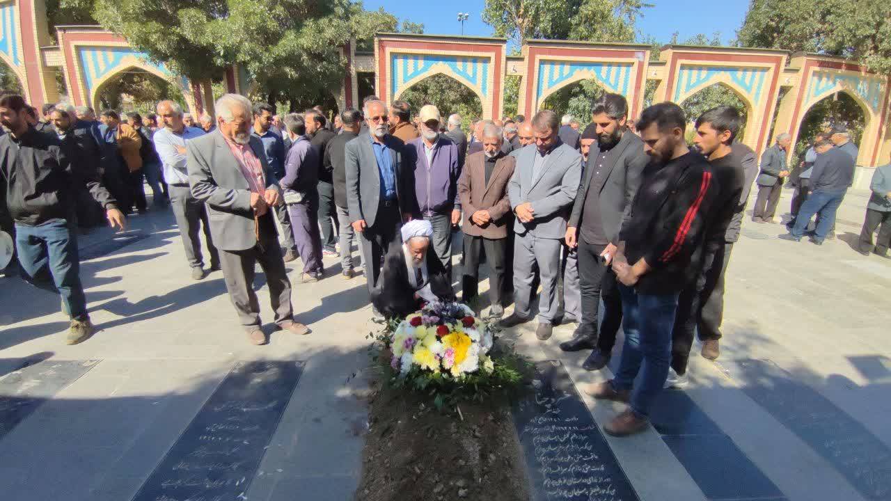 مزار مادرشهید