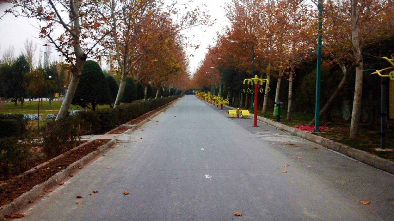 نیمه کاره رها شدن پروژه تعویض زمین چمن پارک رازی تهران