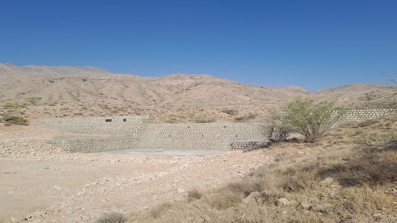 ساخت سازه آبخیزداری در شهرستان بندرعباس