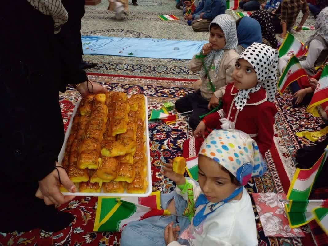 توزیع شیرینی