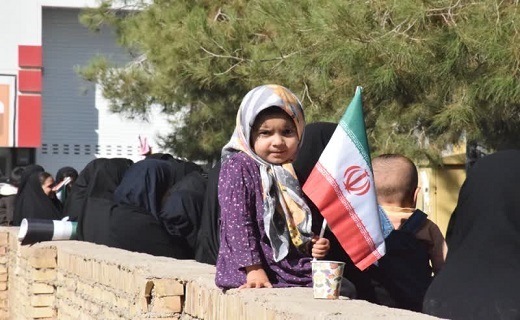 جلوه&zwnj;های دیدنی از حضور دانش آموزان میبدی در راهپیمایی ۱۳ آبان+عکس