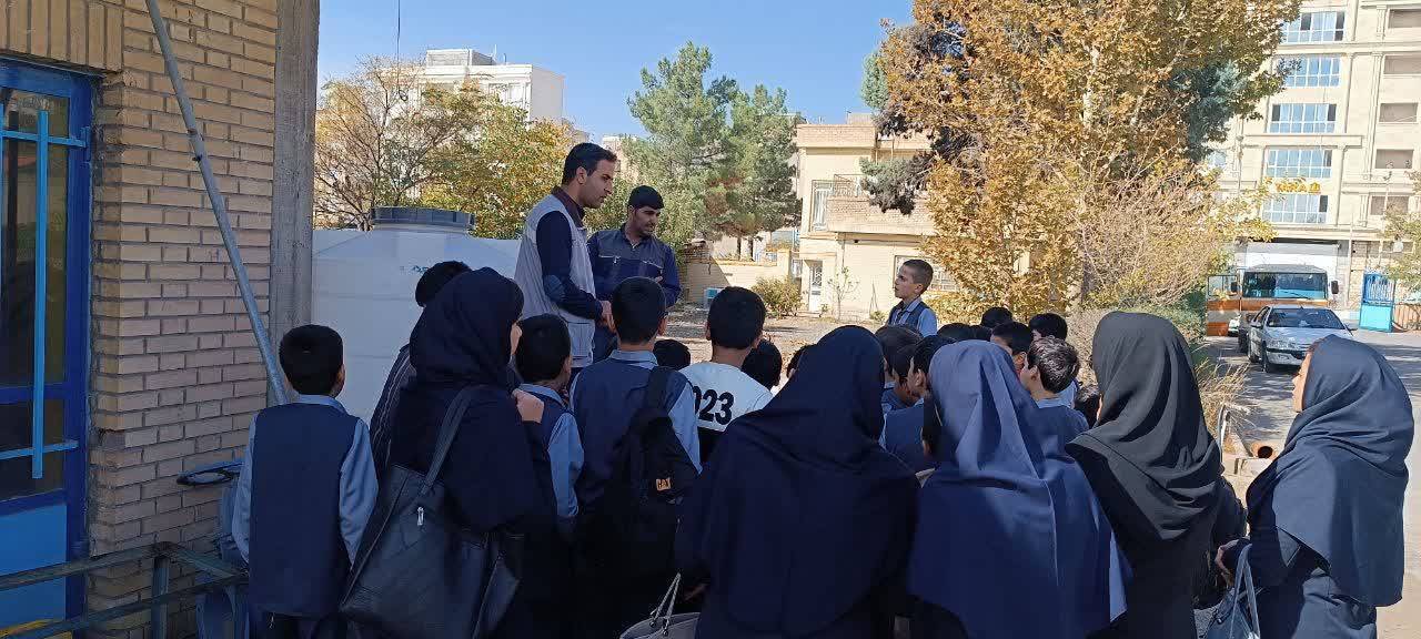 حضور دانش آموزان در مراکز آب