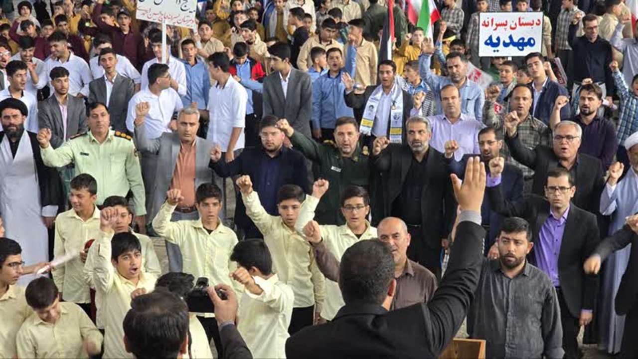 هم پیمانی دانش‌آموزان کازرونی در مقابل استکبار جهانی + تصاویر