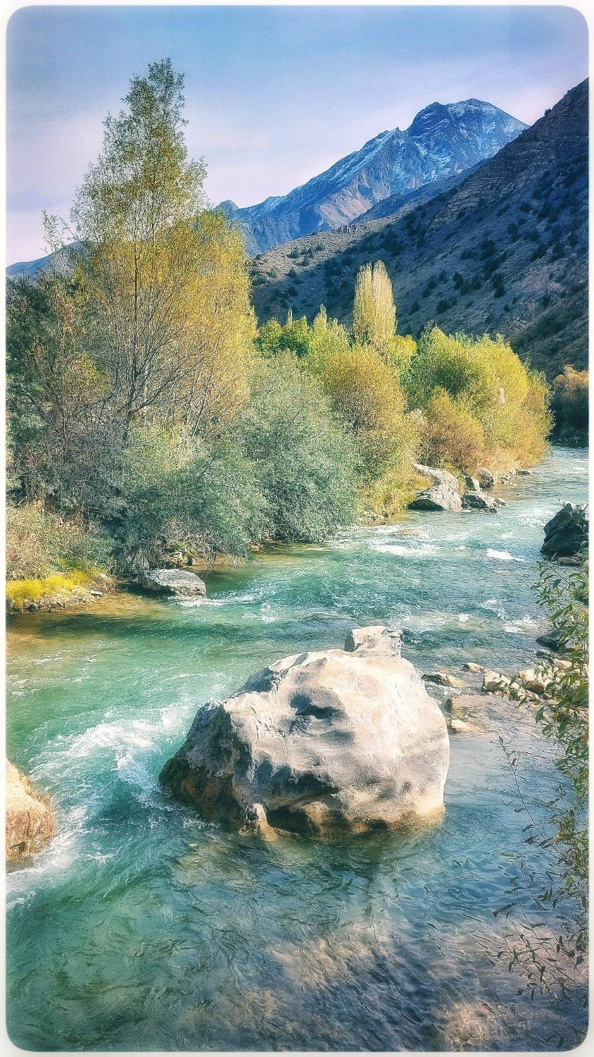 منظره پاییزی در جاده نور به بلده