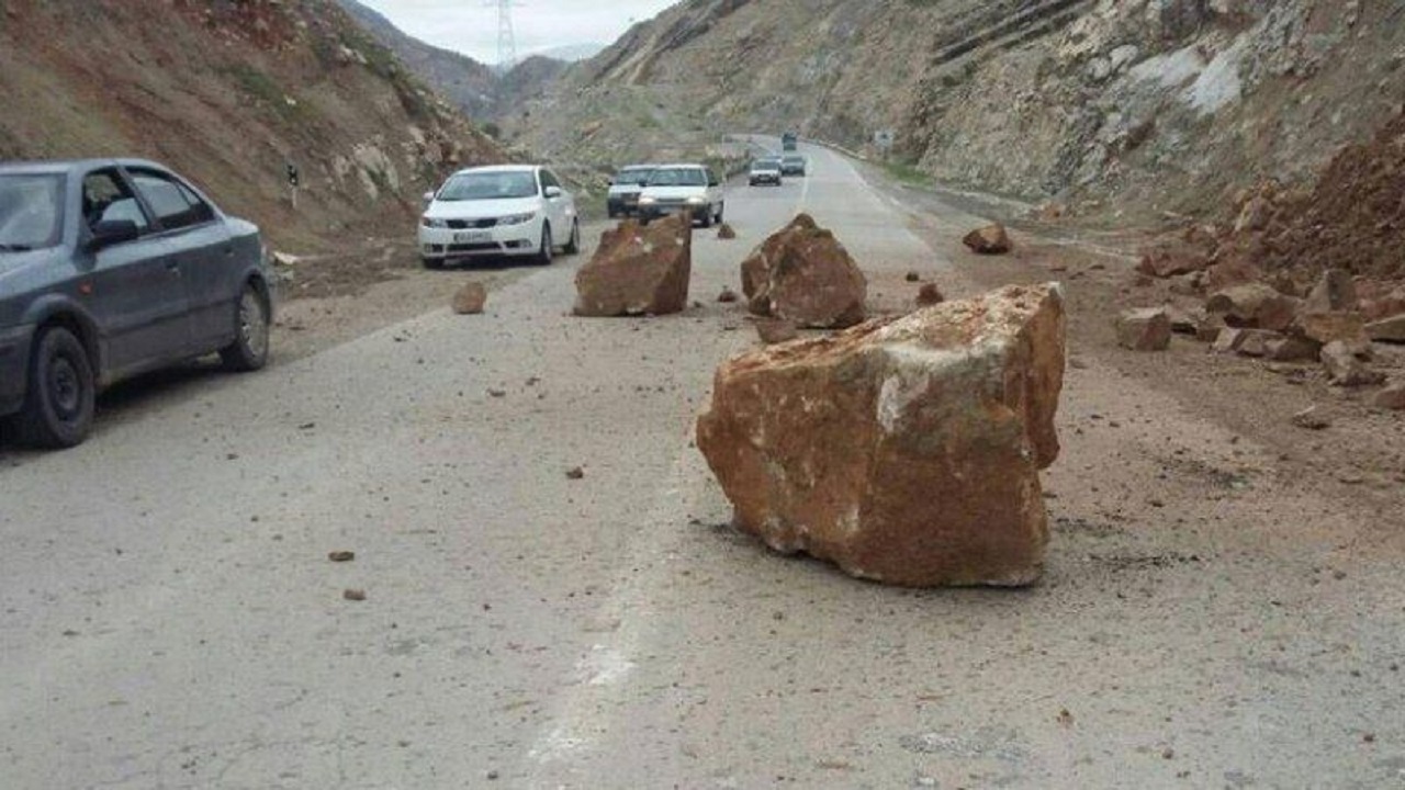 ریزش‌برداری در ۳۴ مقطع از محورهای ایلام انجام شد