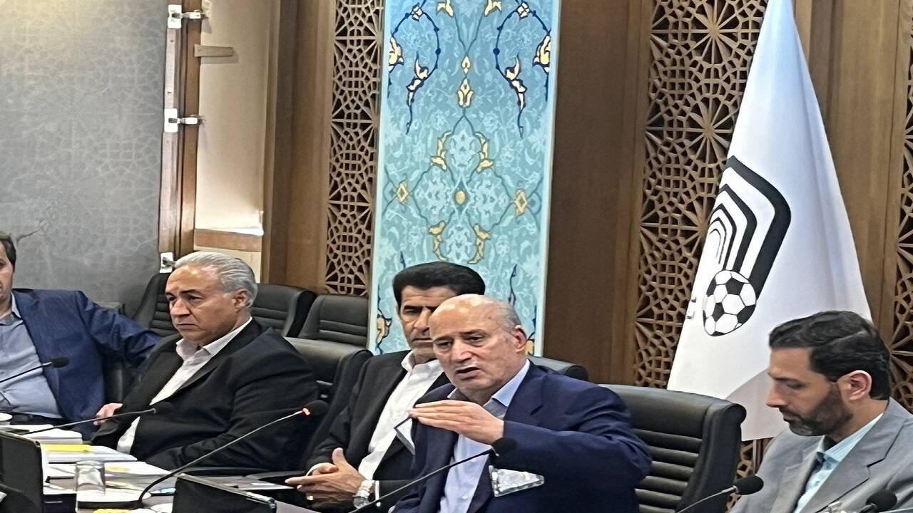 ایران تا دی ماه ۱۶ ورزشگاه مورد تایید فیفا خواهد داشت