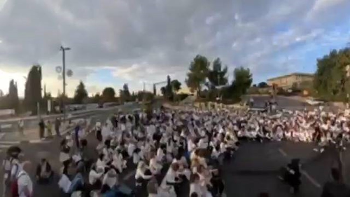 تظاهرات کنندگان در قدس اشغالی خواستار امضای توافق مبادله اسرا شدند + فیلم