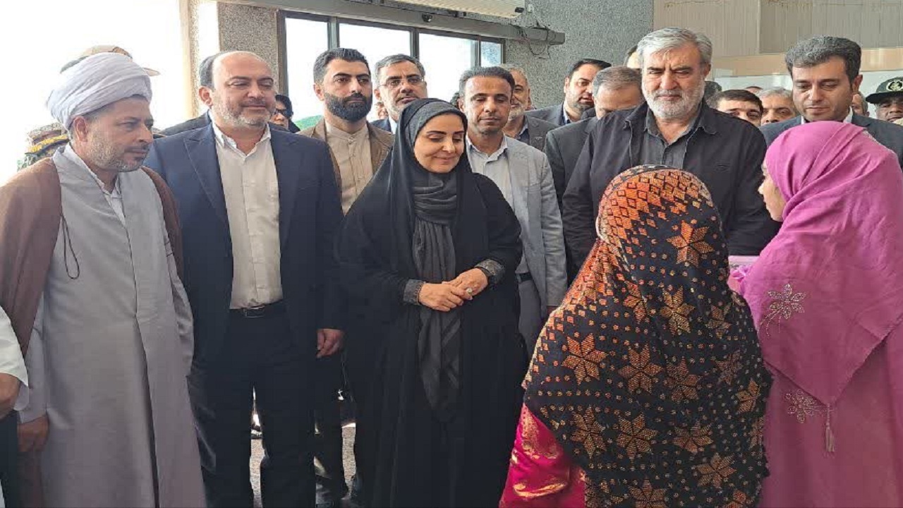 وزیر راه و شهرسازی وارد بوموسی شد
