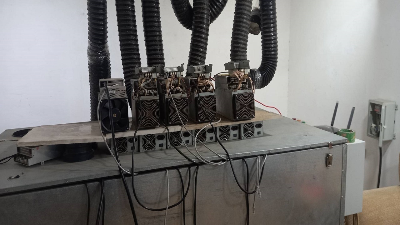 کشف ۱۰ دستگاه رمز ارز در بندرعباس