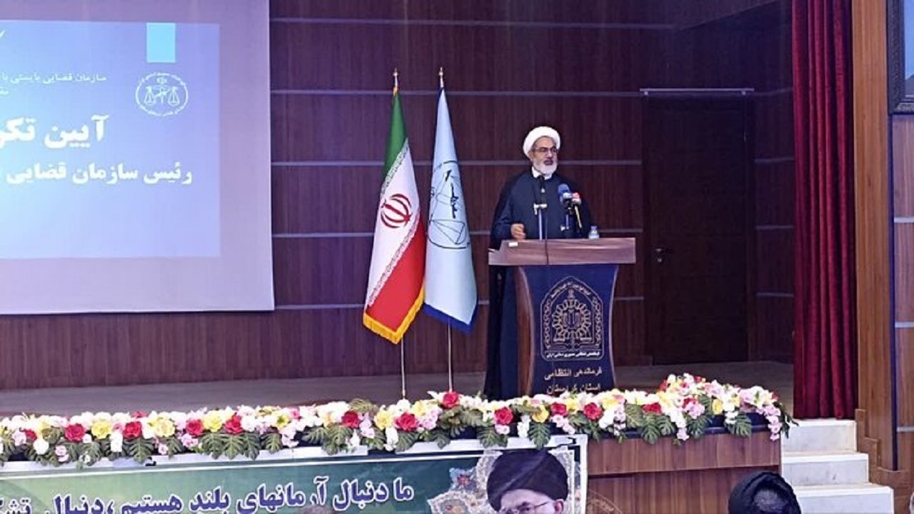 با انسداد مرز‌ها کولبران به کار خود ادامه می‌دهند/ حنای دشمن در اختلاف افکنی بین شیعه و سنی رنگی ندارد