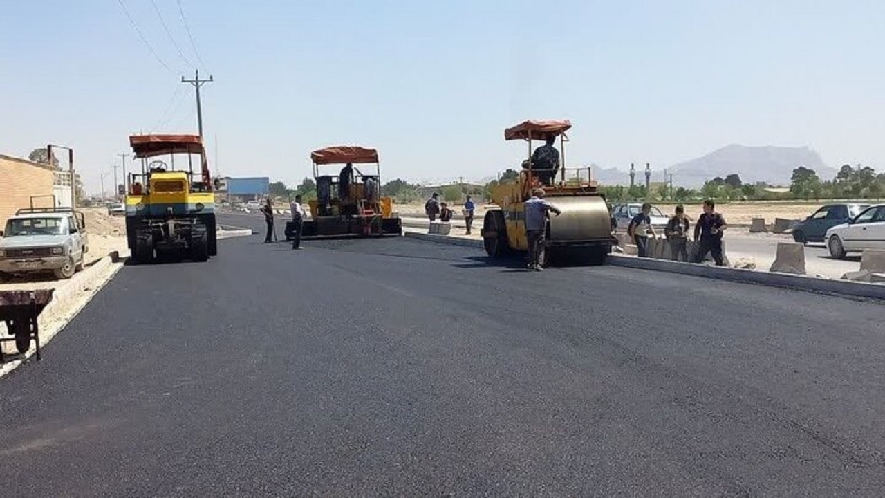 زیر سازی و آسفالت معابر شهرک صنعتی در جونقان و شهرکرد
