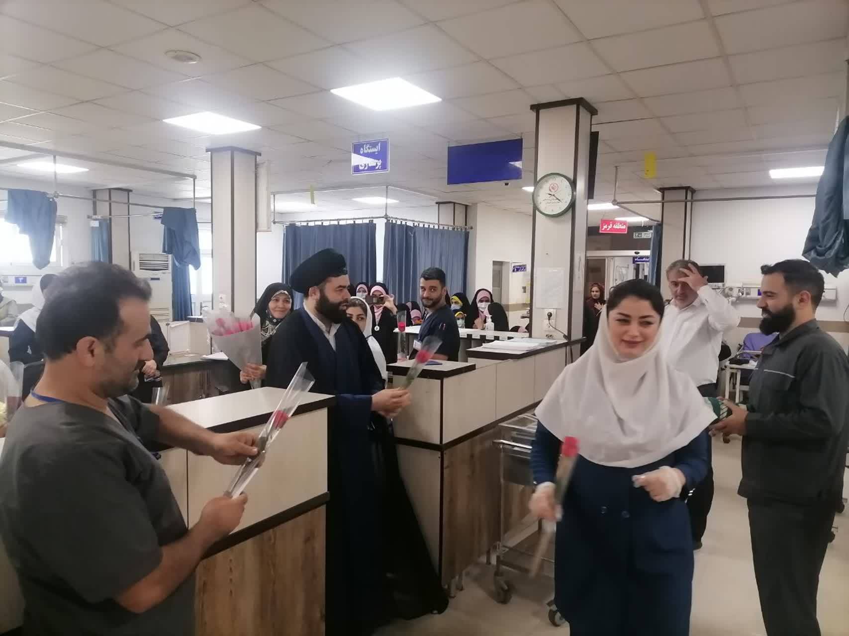 اجرای سرود توسط دانش آموزان به مناسبت میلاد حضرت زینب(س)
