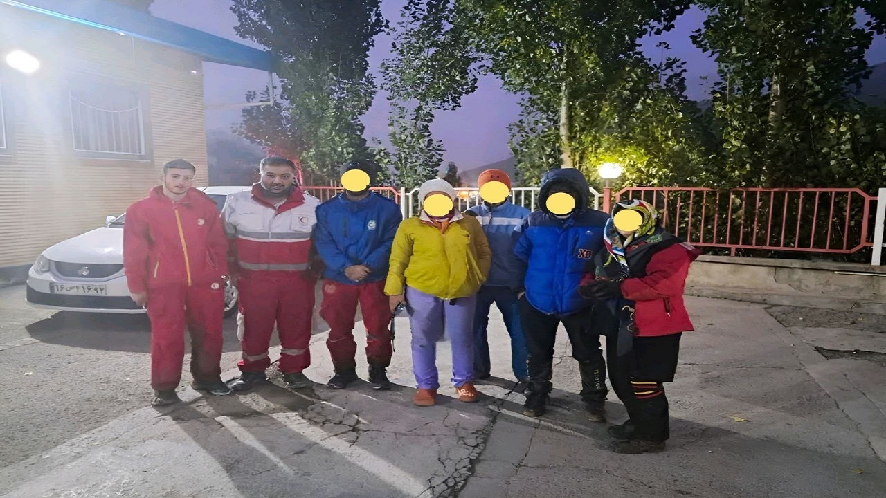 ۱۲ ساعت تلاش برای نجات ۵ کوهنورد مفقود شده در ارتفاعات سوادکوه