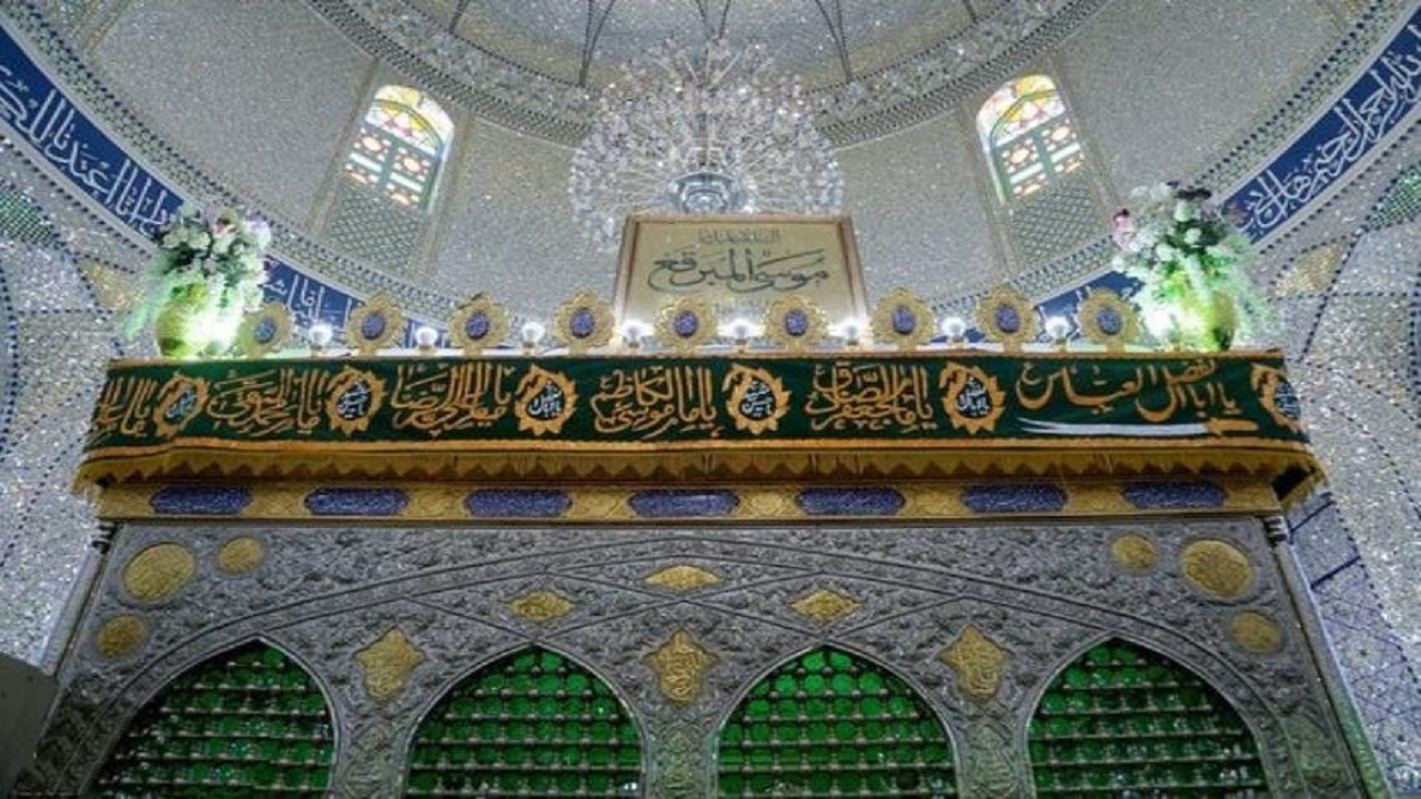 آیین تعویض پرچم گنبد امامزاده موسی مبرقع (ع) در قم برگزار می‌شود