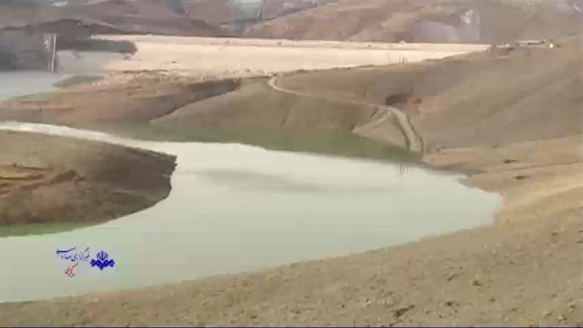 باشگاه خبرنگاران -حفاظت کشاورزان از زمین کشاورزی با رهاسازی چاه‌ آب شرب از مدار + فیلم