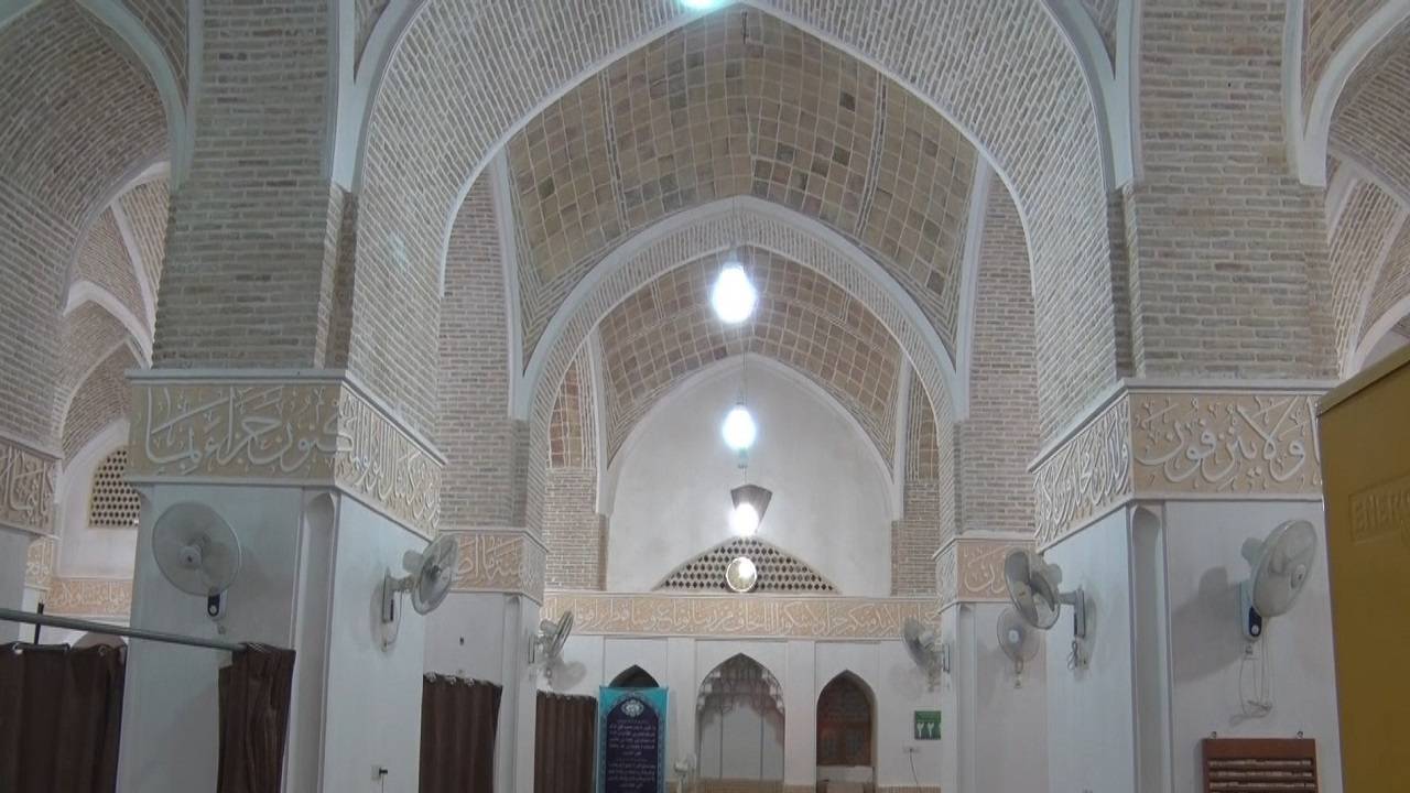 ورق زدن تاریخ در آران و بیدگل با گذر از مساجد تاریخی + فیلم