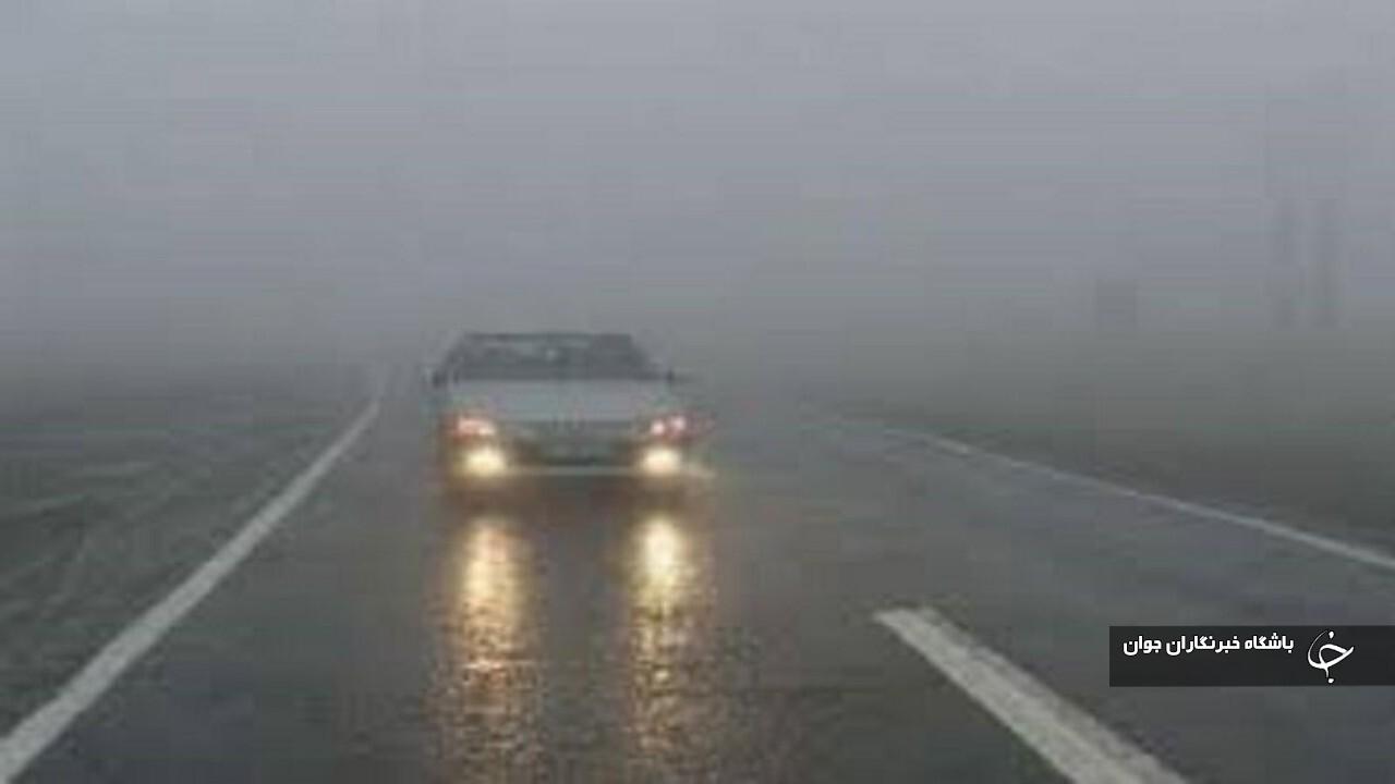 دید افقی در گردنه‌های مهاباد به ۱۰ متر کاهش یافت