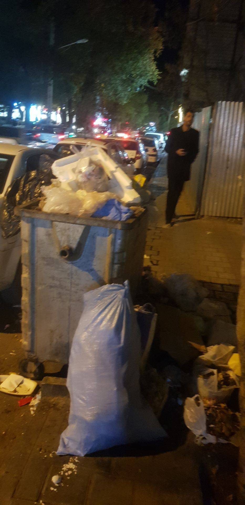 معابر همدان غرق در زباله
