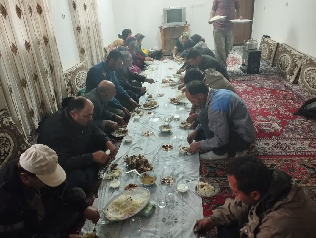پذیرایی از اهالی روستا