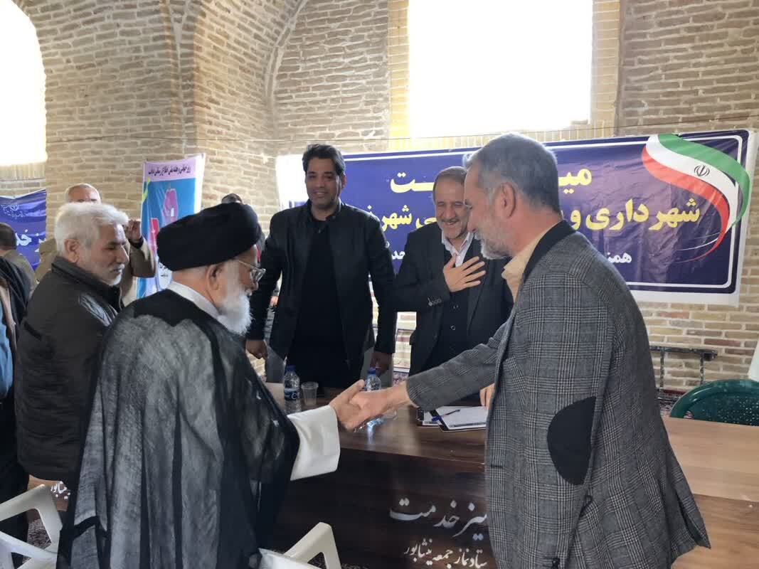 حضور امام جمعه نیشابور در میز خدمت
