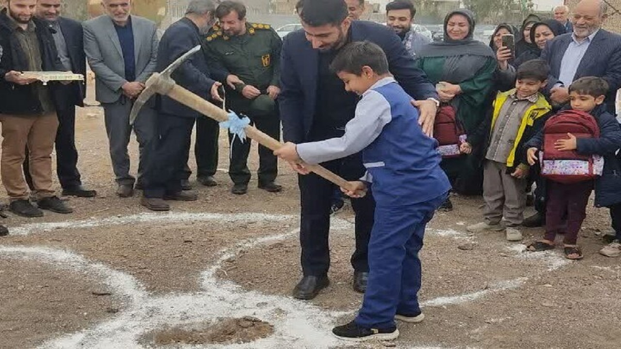 کلنگ مدرسه روستای خیرآباد قم به زمین زده شد