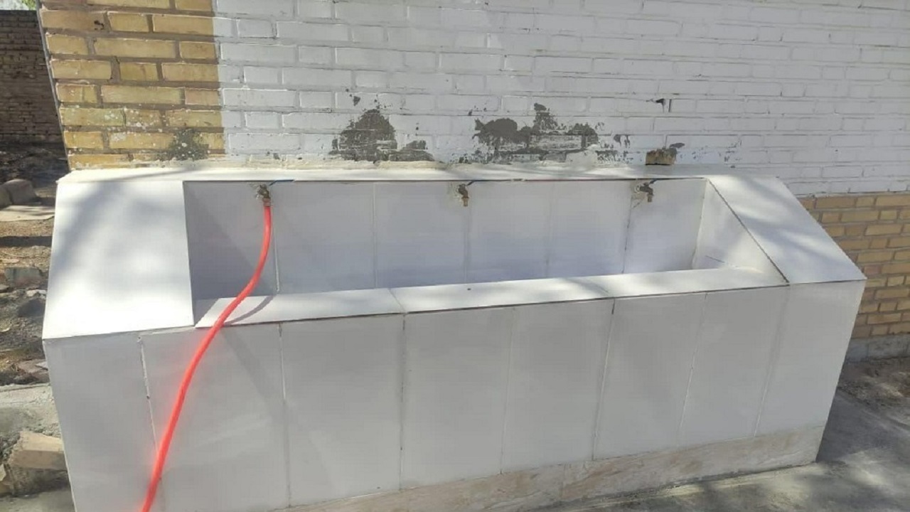 گلایه دانش آموزان دبیرستانی در سی متری نیروهوایی از فشار پایین آب