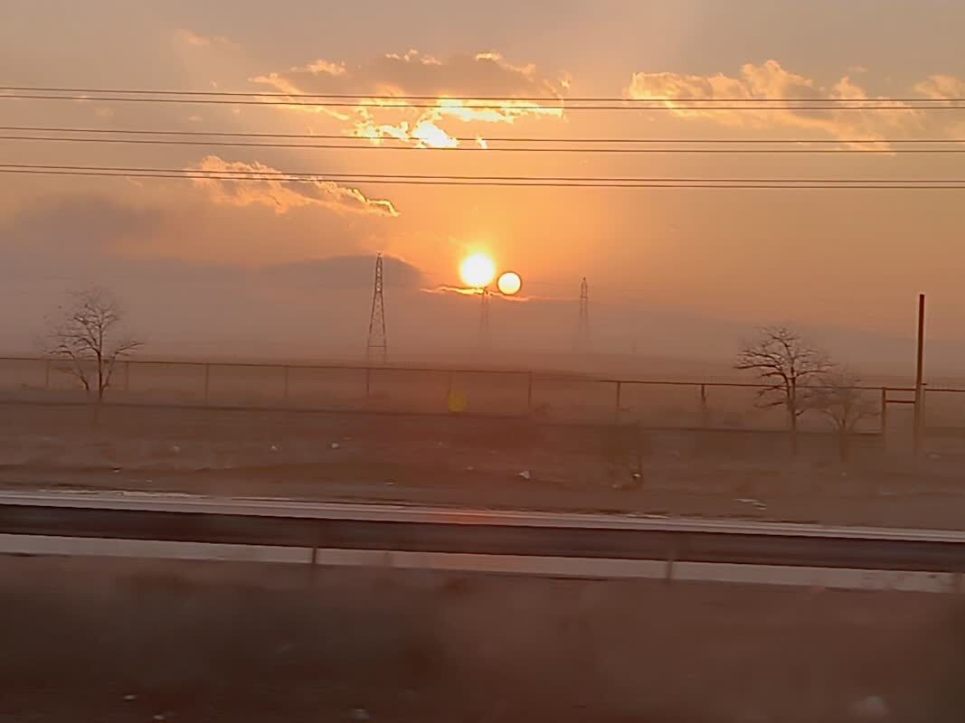 پدیده نادر دو خورشید