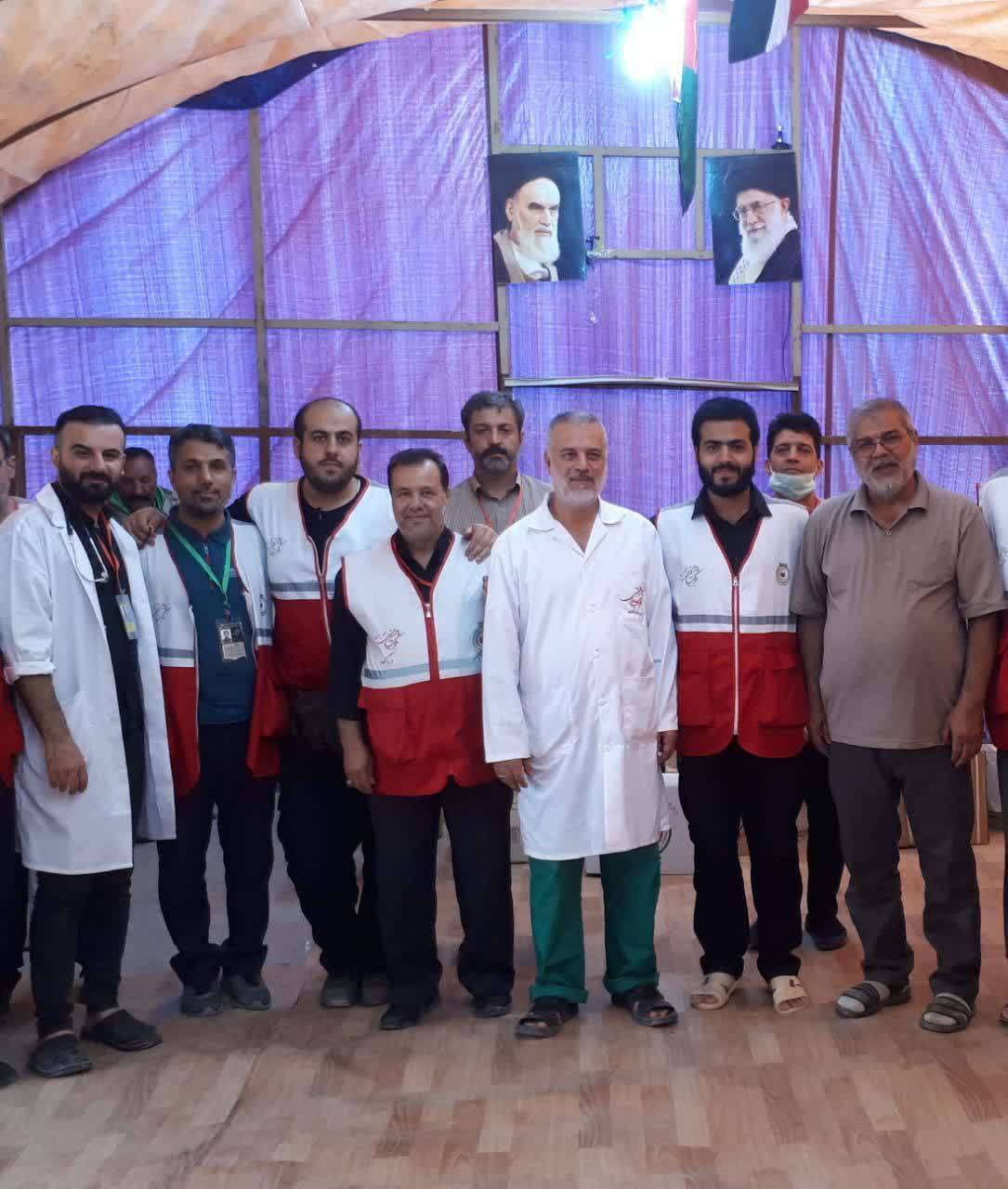 قابی خاطره انگیز از خدمات رسانی شهید علی حیدری به زائران اربعین