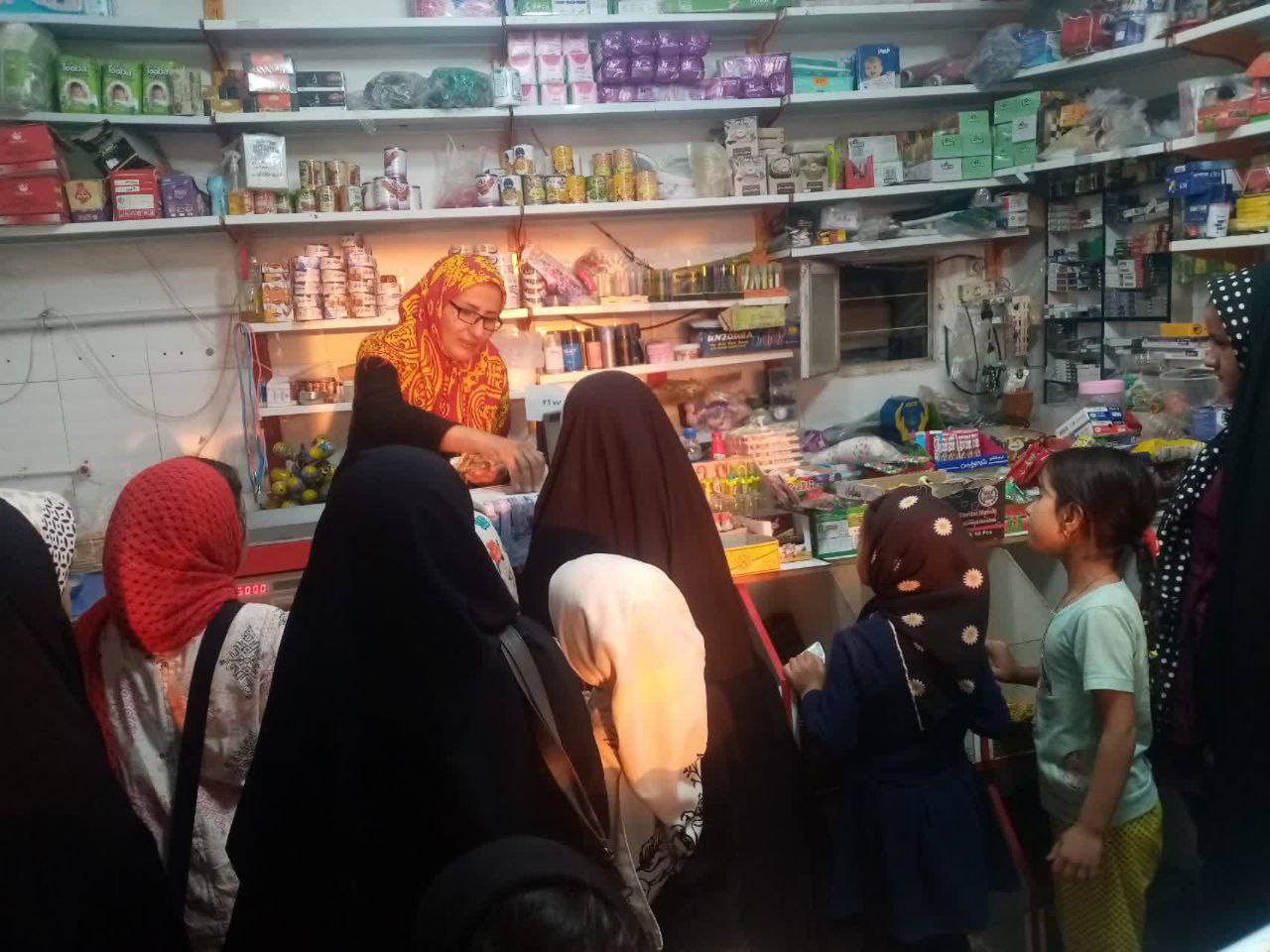کمک مغازه دارها