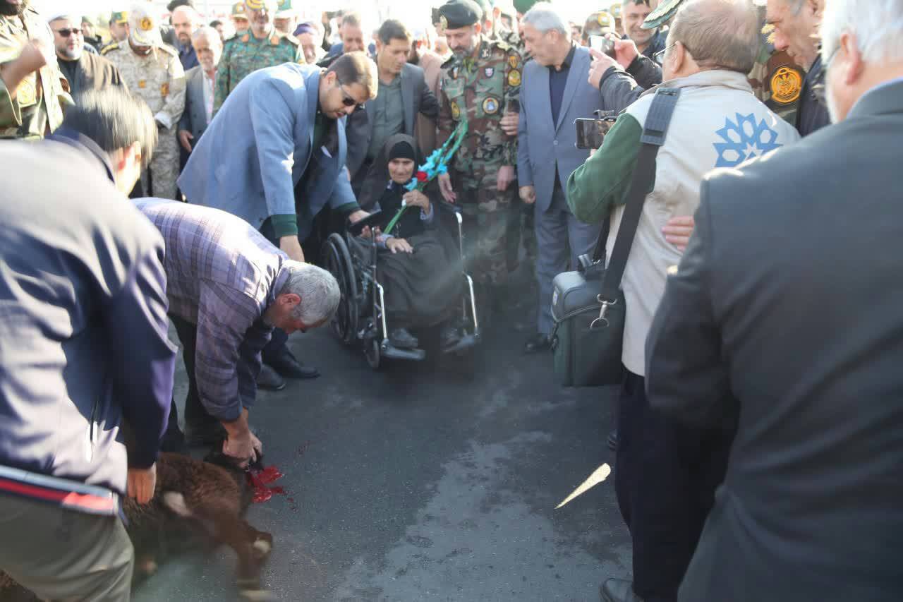 مراسم تجلیل از خانواده شهدا