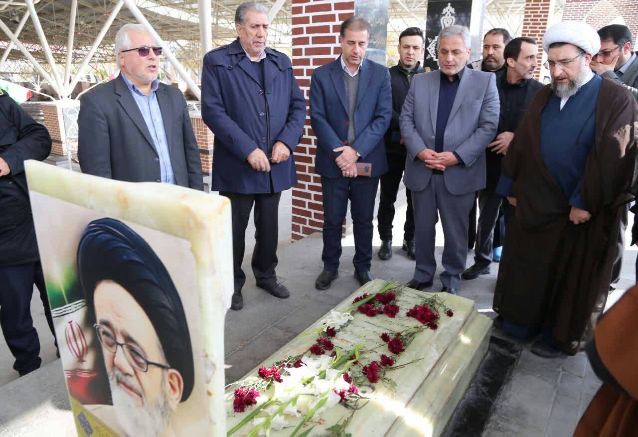 مراسم تجلیل از خانواده شهدا