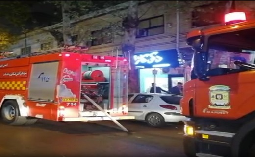 یک ساختمان تجاری مسکونی در رشت آتش گرفت