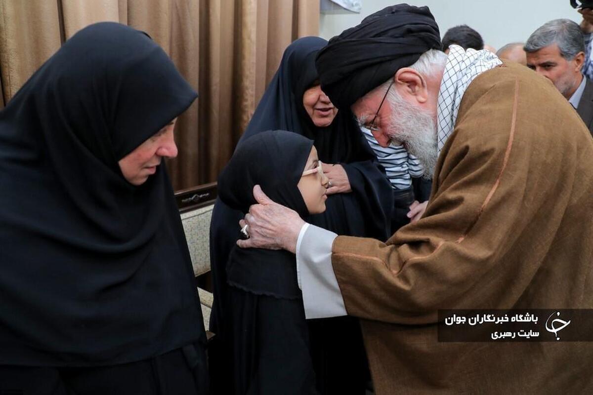 دیدار هزاران نفر از زنان و دختران با رهبر انقلاب اسلامی