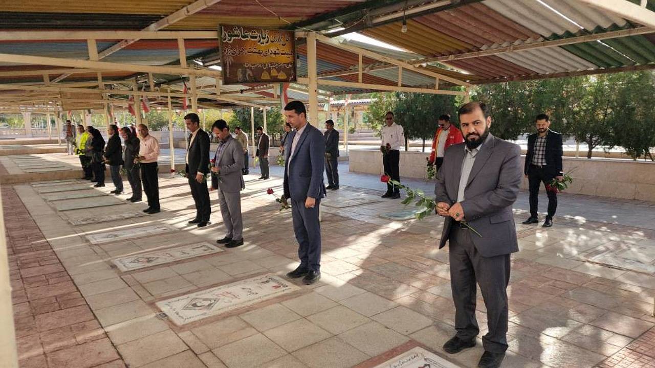 برگزاری آیین غبارروبی گلزار شهدا در زرند